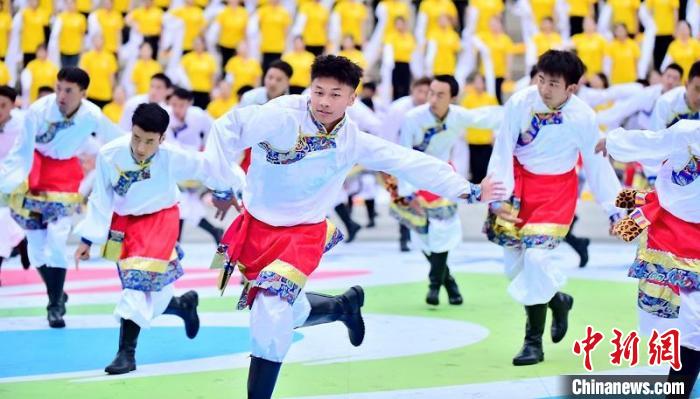 全国第六届大学生艺术展演活动在成都开幕