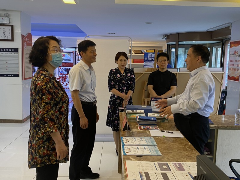 大连西岗区领导看望慰问最美退役军人王金海