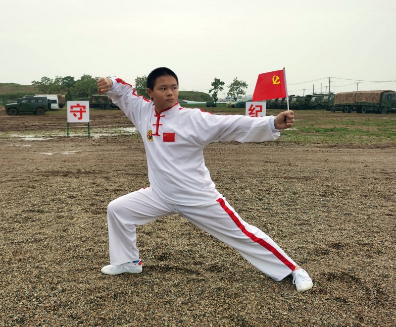 大连国成武馆随艺术团参加战地慰问演出 精忠报国