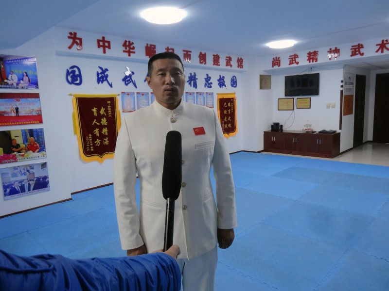 大连国成武馆随艺术团参加战地慰问演出 精忠报国
