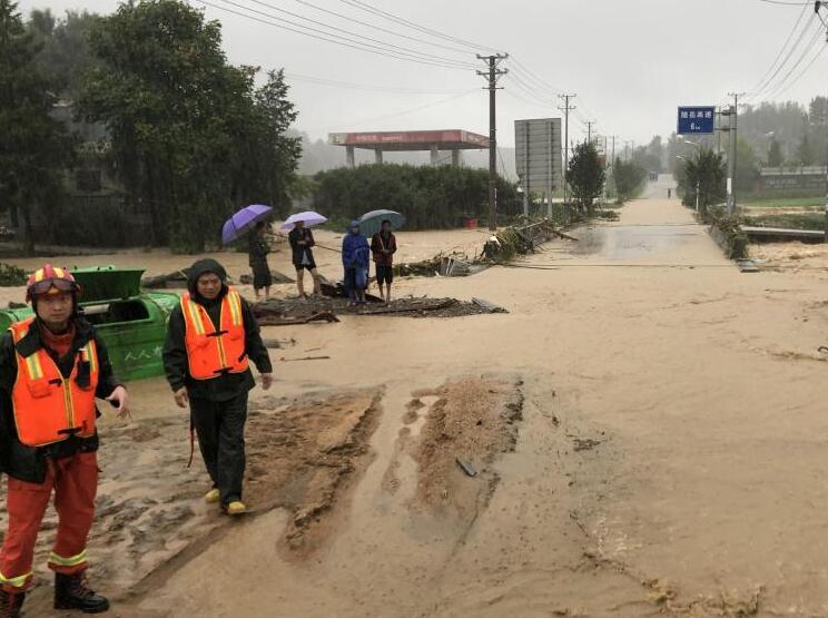 湖北随州多地因强降雨受灾 