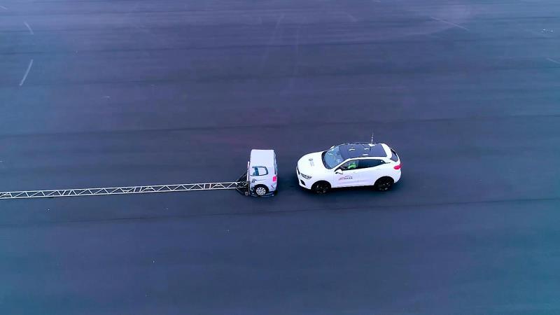 离解放双手还很远 警惕自动驾驶成“马路杀手”