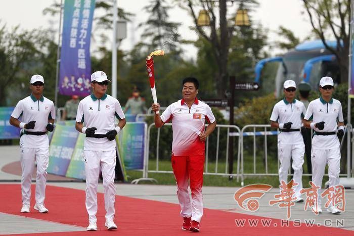 十四运会和残特奥会火炬在咸阳传递 68名火炬手接力传递