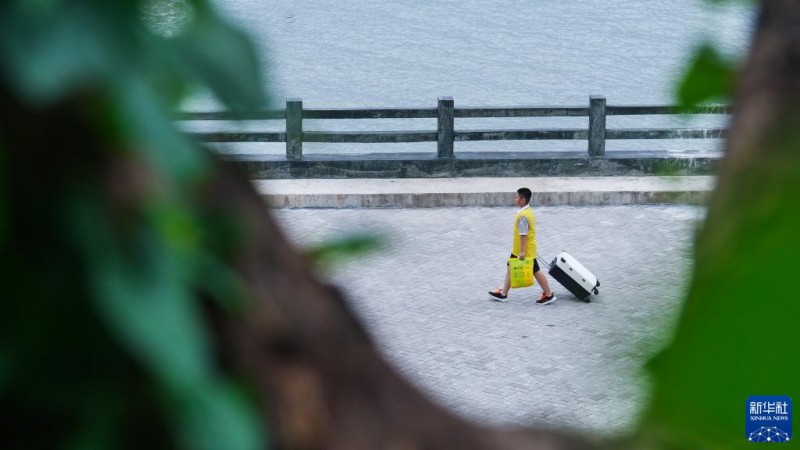 海岛学生的“跨海求学路