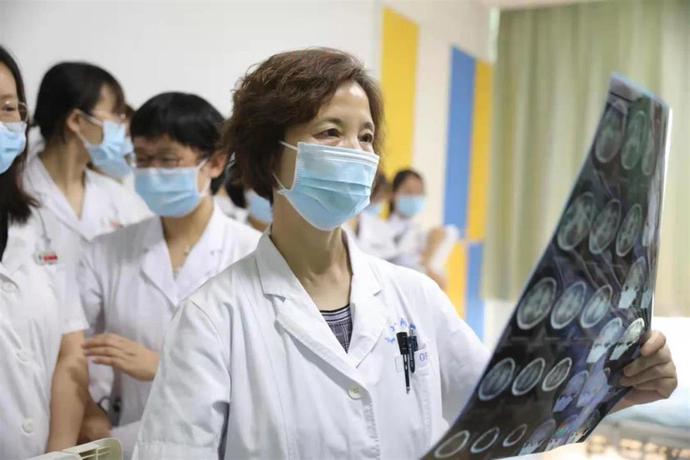 西安交大二附院回复“4天医疗费55万元”：小儿确诊脊髓性肌萎缩症（SMA），经家长同意使用诺西那生钠治疗