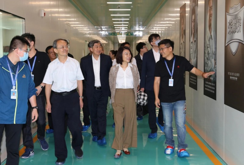   郑连生朱晓东与格力电器董事长董明珠举行工作会谈