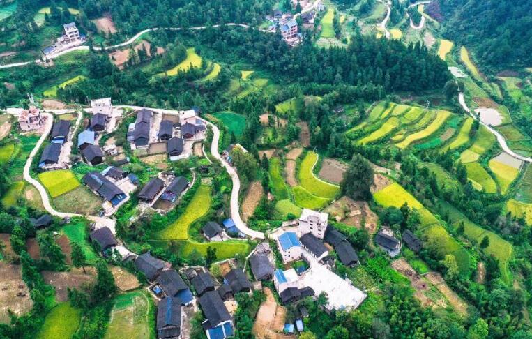 贵州：深山“夫妻学校”