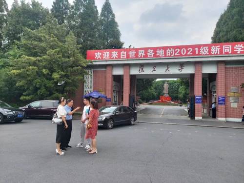 做寒门学子们背后的支柱，闵行志愿者团队8年助学超250万