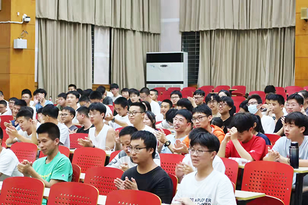 不忘历史 请党放心 强国有我—— 三风榜样范圣高进校园爱国教育宣传活动