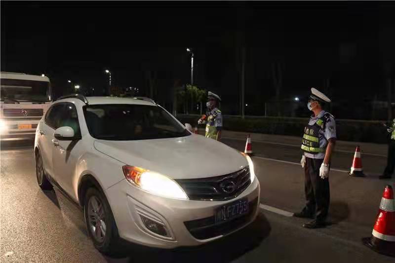 商丘市河南省交警支队开展酒醉驾和“逢五”农村公路“双违”治理集中整治统一行动 