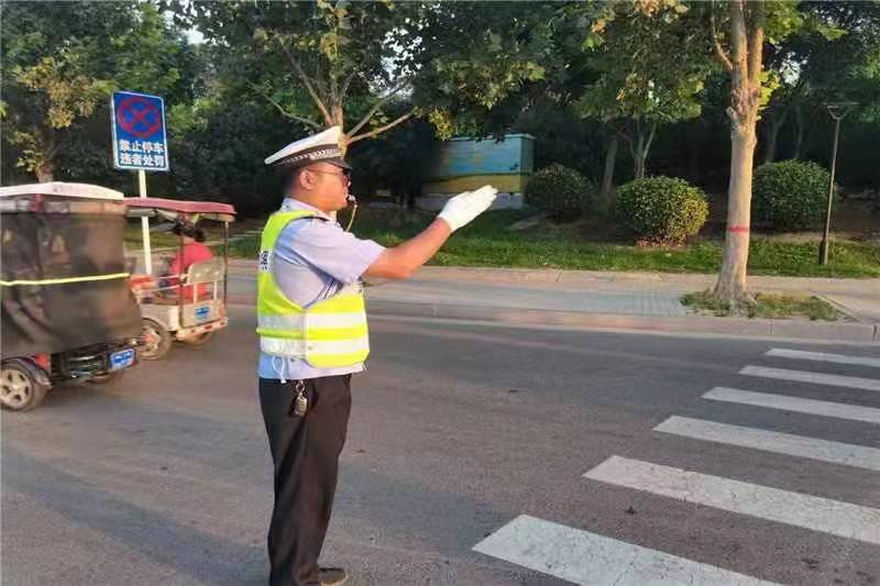 商丘市河南省交警支队开展酒醉驾和“逢五”农村公路“双违”治理集中整治统一行动 
