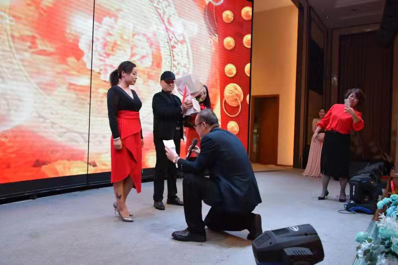 金秋十月 爱心在线 成就儿女事 了却父母心