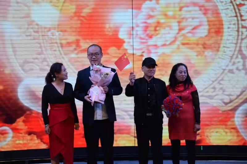 金秋十月 爱心在线 成就儿女事 了却父母心