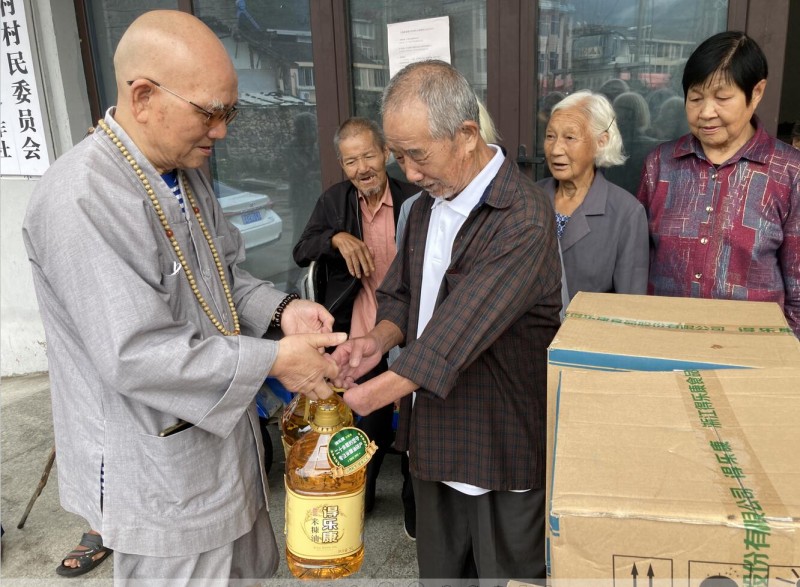 九九重阳节慈孝万里行爱心公益活动