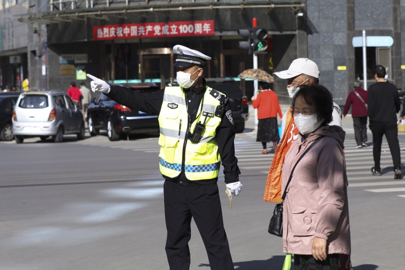 情暖重阳，瓦房店交警关注老年人出行安全