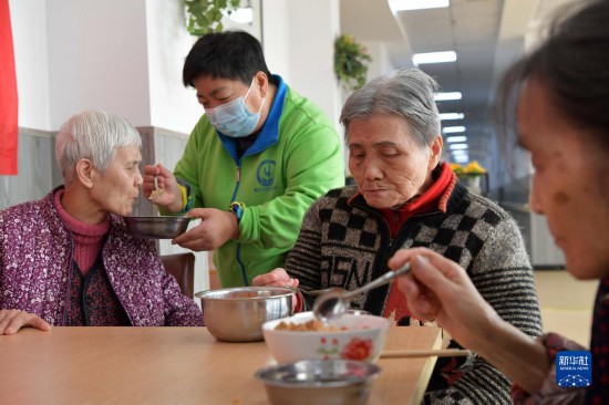 “爸妈食堂”：为困难老人送爱心