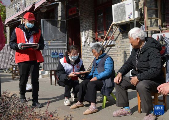 “爸妈食堂”：为困难老人送爱心