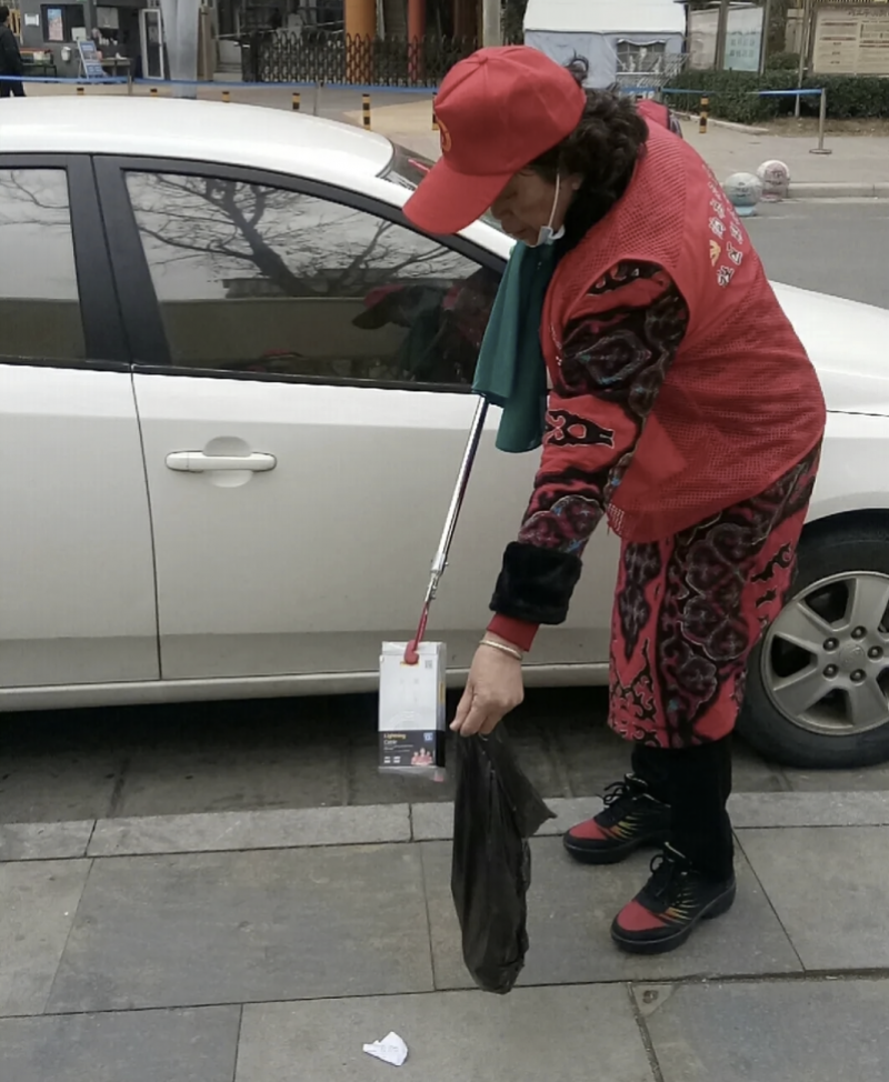 郑州市高新区社区动态|沟赵办事处紫锦社区银发志愿者发挥余热为文明创建助力添彩