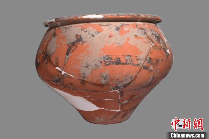 该遗址出土的彩陶罐。 山西省考古研究院提供
