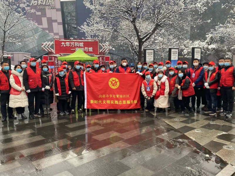 河南省郑州市高新区沟赵办事处紫锦社区：众志成城 党旗飘扬在核酸检测一线