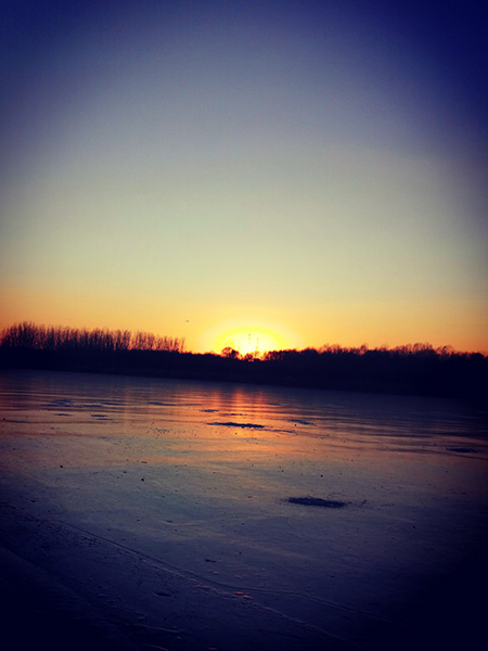 夕阳下的冰封潮白河