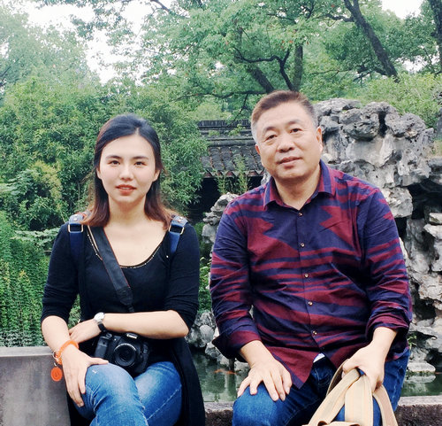 安阳：杨明学携女儿杨菲拿起画笔以“艺”抗疫