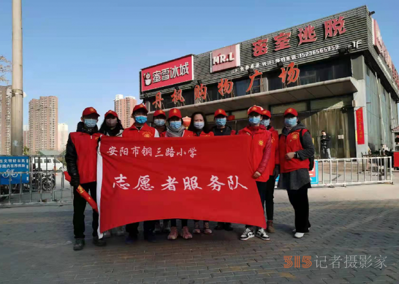 学雷锋钢三路小学志愿者在行动