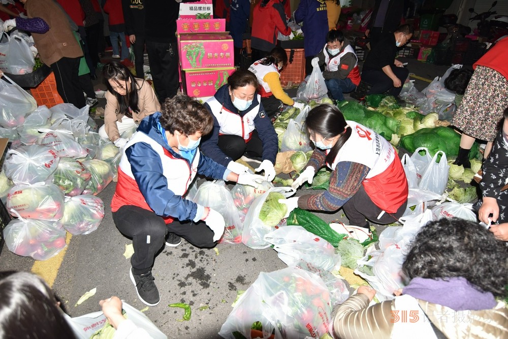 上饶5000份蔬菜包紧急驰援婺源