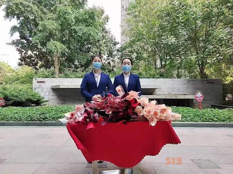 鲜花赠母亲，芬芳满信达”--渭南市信达物业以爱之名致敬母亲
