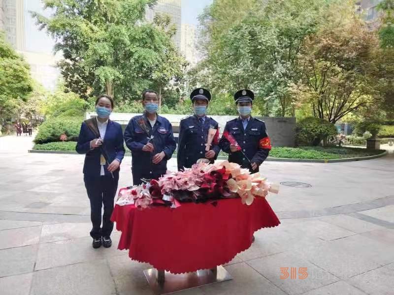 鲜花赠母亲，芬芳满信达”--渭南市信达物业以爱之名致敬母亲