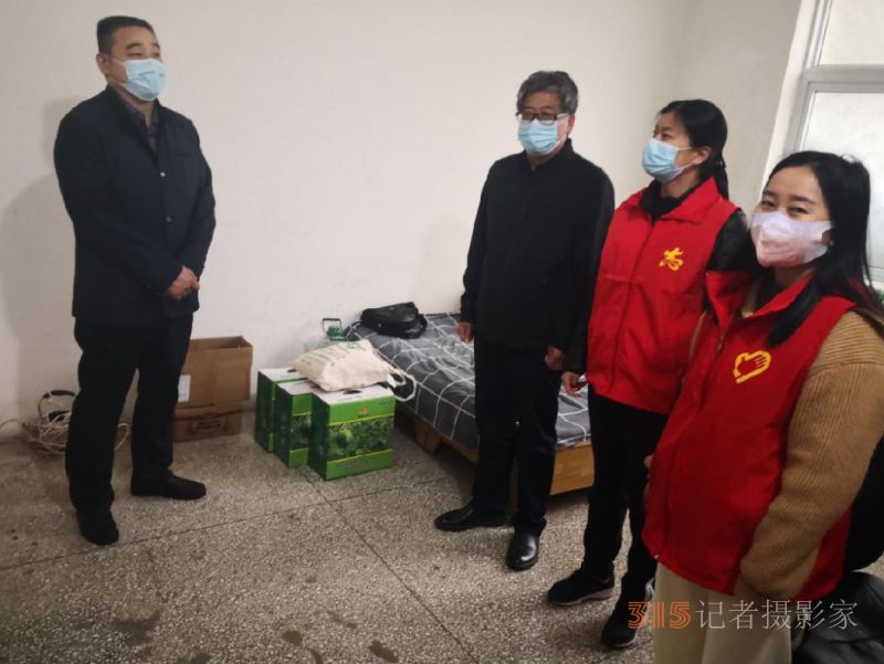 同心抗疫 暖心时刻—郑州市生态环境局中牟分局慰问坚守疫情防控一线卡点工作人员