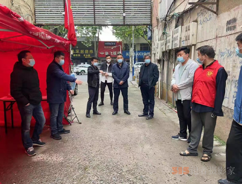 同心抗疫 暖心时刻—郑州市生态环境局中牟分局慰问坚守疫情防控一线卡点工作人员