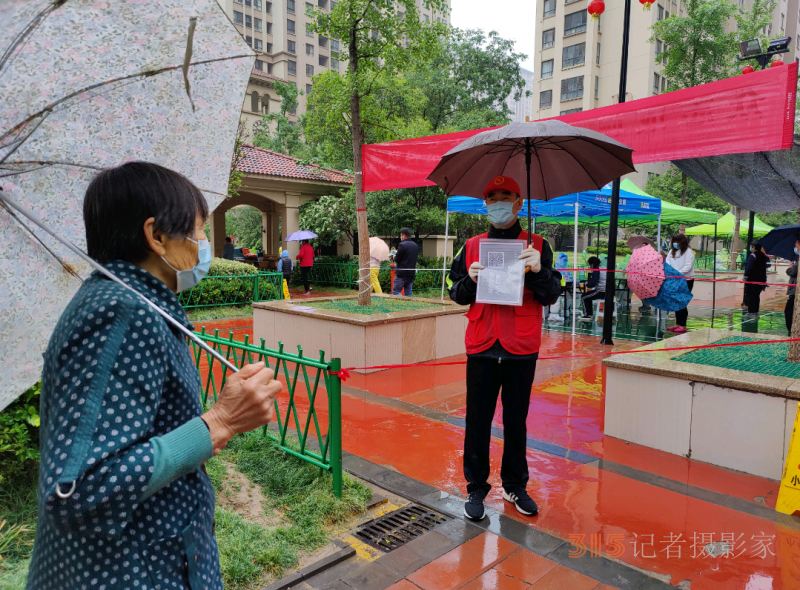 “我是党员，我来报到！”——郑州市沟赵办事处紫锦社区党员双报到助力一线战“疫” 