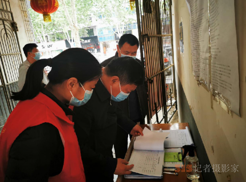 时刻绷紧防疫这根弦—郑州市生态环境局中牟分局主要领导深入疫情防控卡点检查指导工作
