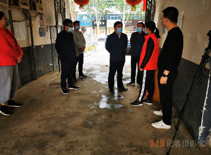 时刻绷紧防疫这根弦—郑州市生态环境局中牟分局主要领导深入疫情防控卡点检查指导工作