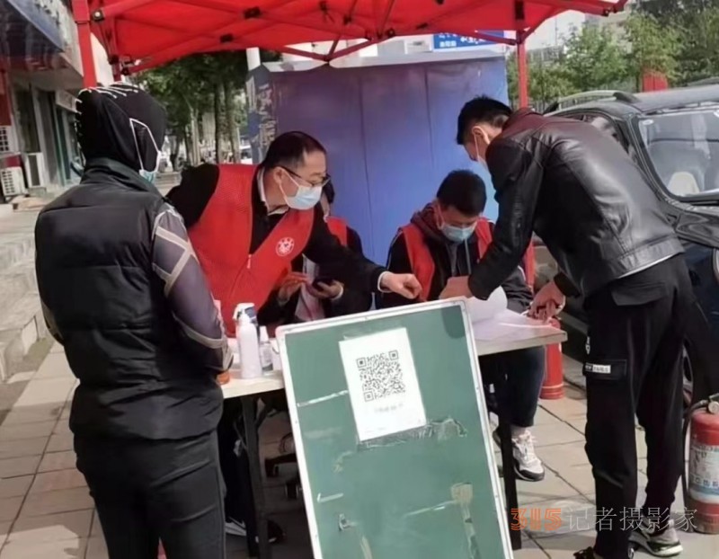敢打硬仗的军转干部做社区流调员 —记河南省委外办李金奎