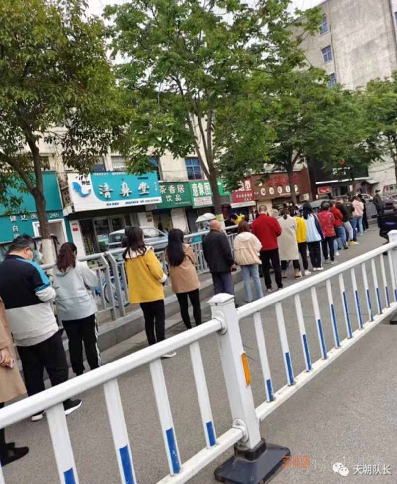 批评学校就完了？“511漯印之乱”，教育局必须给家长们“旋”一个