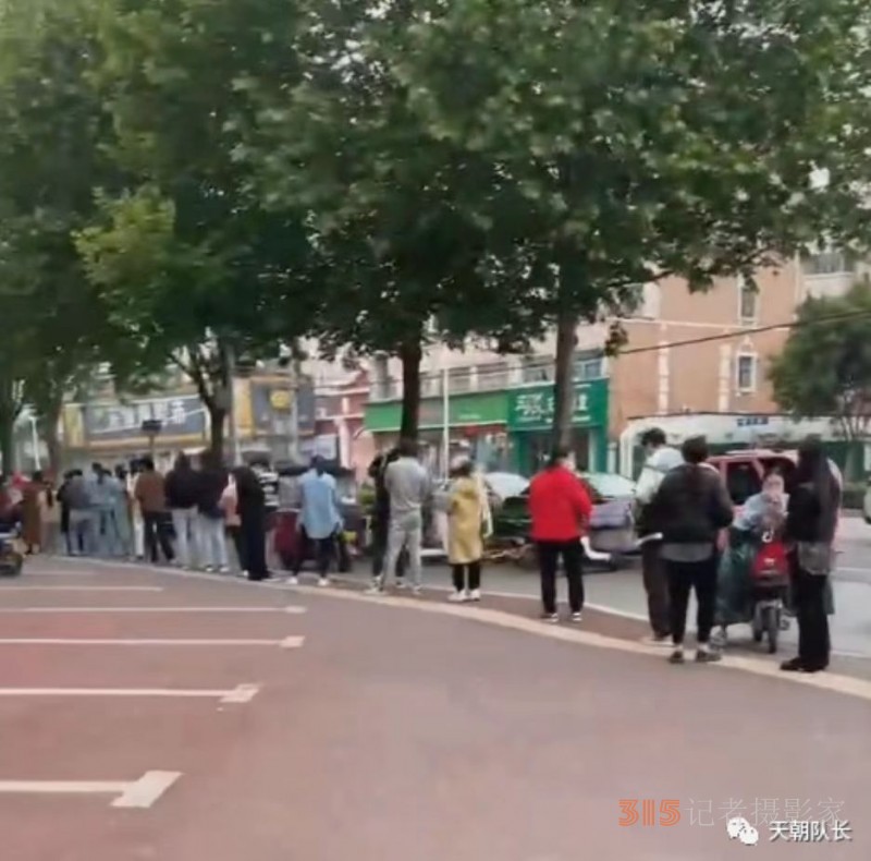 批评学校就完了？“511漯印之乱”，教育局必须给家长们“旋”一个