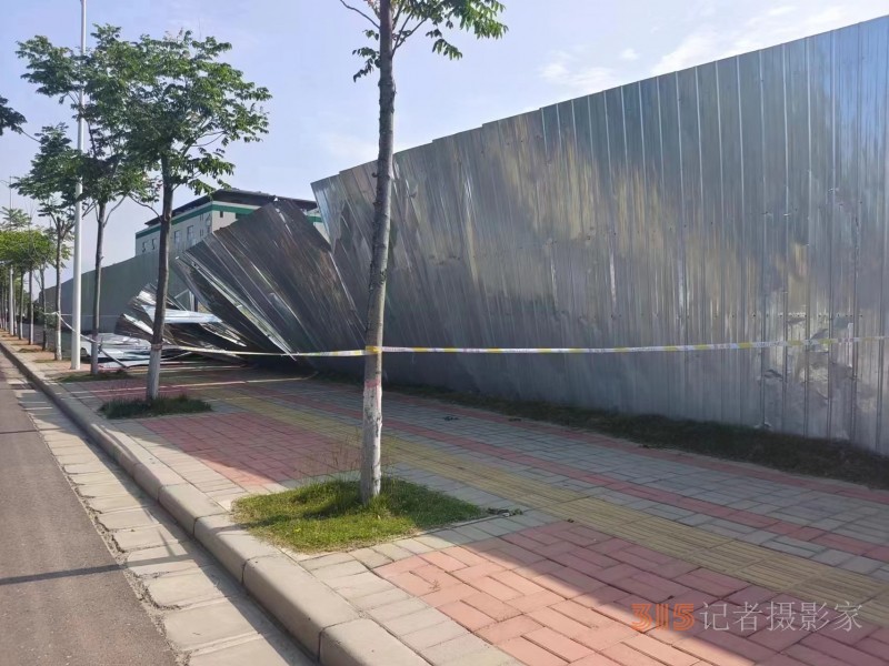 郑州市经济开发区管理委员会 九龙办事处持续开展施工围挡整治工作
