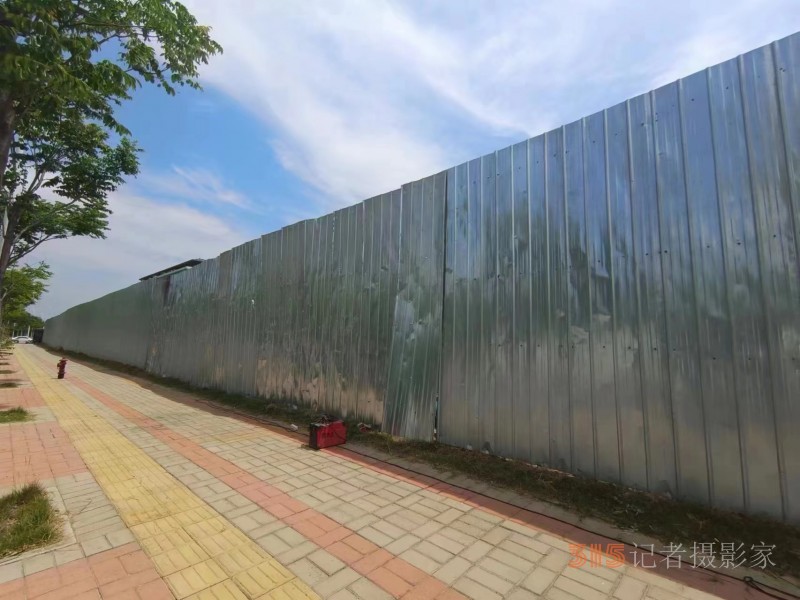 郑州市经济开发区管理委员会 九龙办事处持续开展施工围挡整治工作