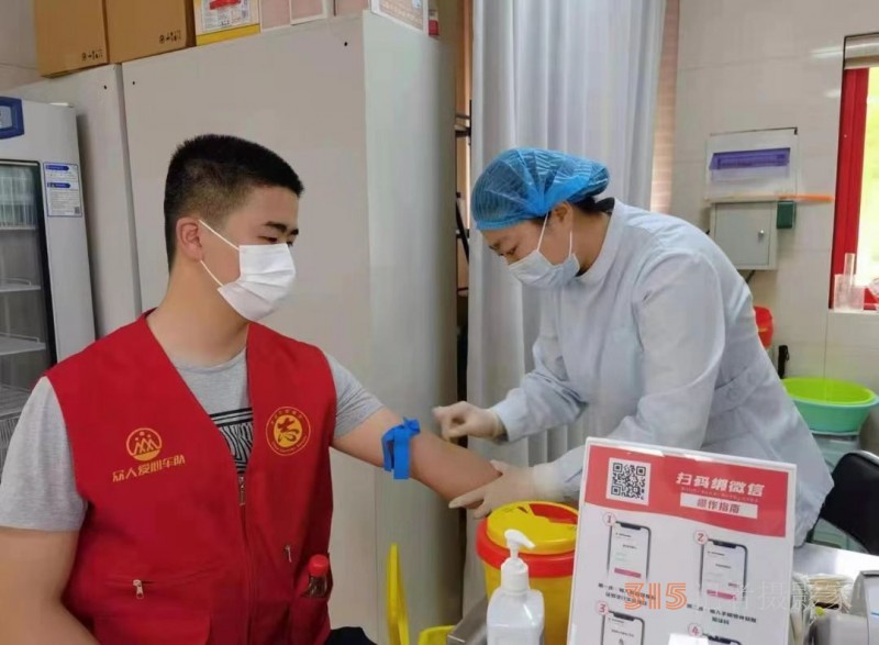 河南省商丘市红十字会联合商丘市众人志愿服务队举行造血干细胞捐献宣传活动
