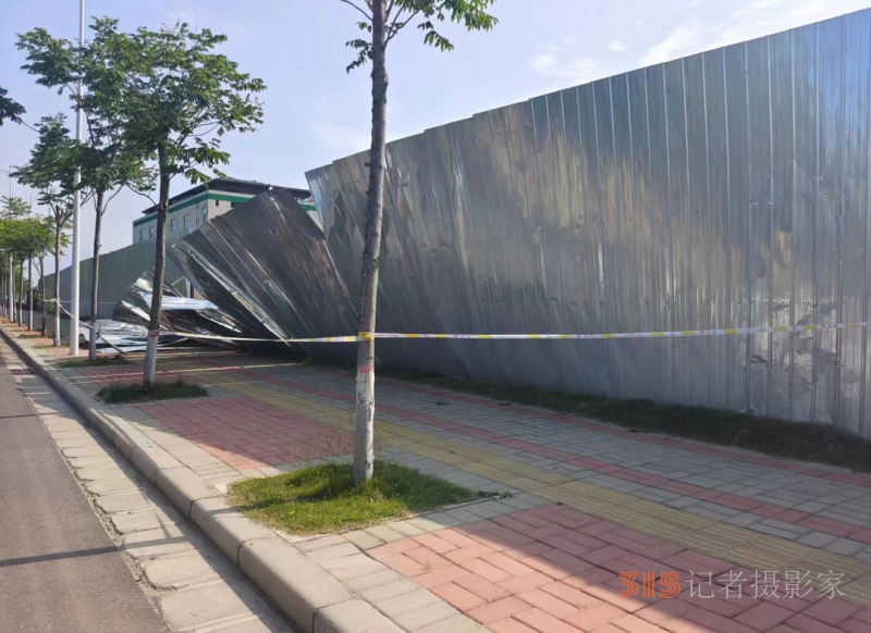汛期来临，郑州市经开区九龙办事处积极开展施工围挡安全隐患排查工作