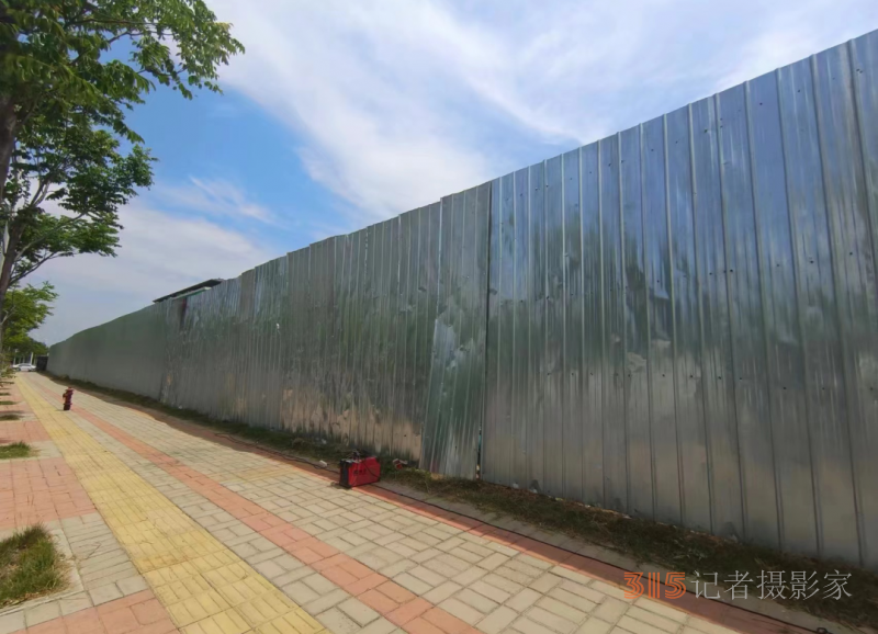 汛期来临，郑州市经开区九龙办事处积极开展施工围挡安全隐患排查工作