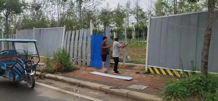 郑州市经济技术开发区管理委员会九龙办事处开展施工围挡隐患排查，护航汛期安全