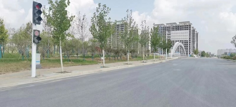 郑州市经济技术开发区管理委员会九龙办事处持续开展围挡整治 提升辖区市容环境