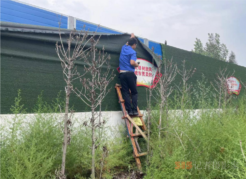 郑州市经济技术开发区九龙办事处专项整治围挡，助力城市精细化管理 