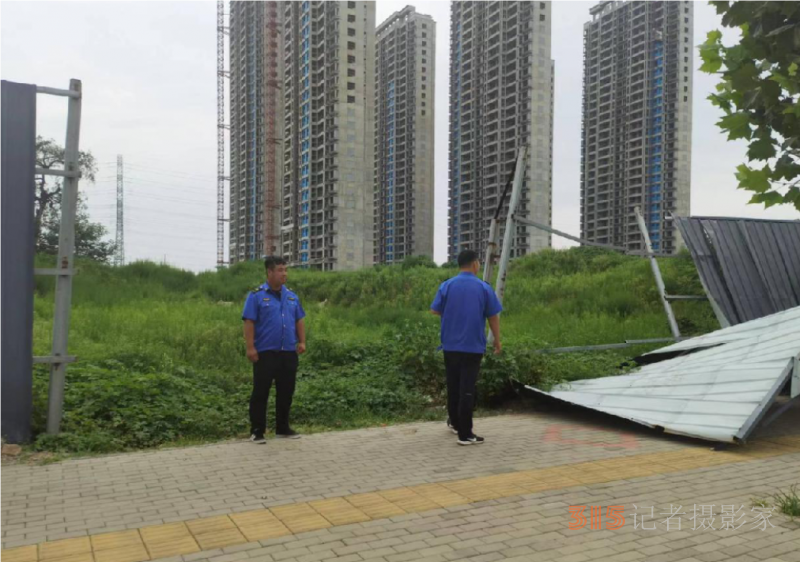 郑州市经济技术开发区九龙办事处专项整治围挡，助力城市精细化管理 