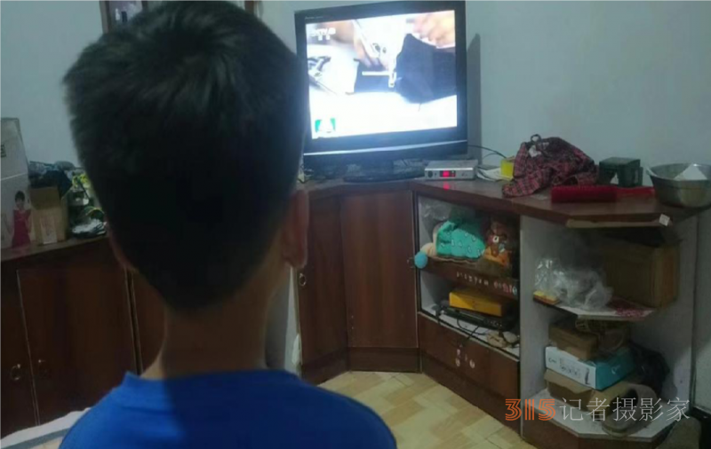 河南省商丘市睢阳区路河镇中心学校收看“开学第一课”