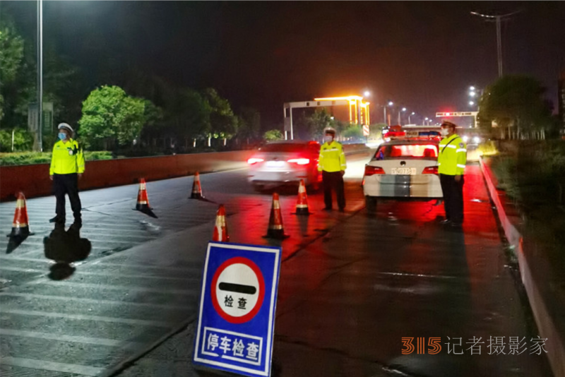 河南省商丘交警周末严查酒驾不放松三天80名“酒司机”落网