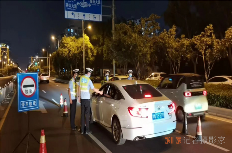 河南省商丘市公安局交警支队开展周末酒驾、毒驾等突出交通违法专项整治统一行动